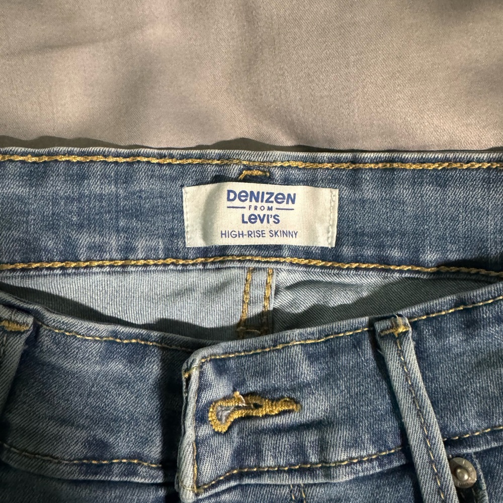 Denizen by Levi High Rise Skinny Jeans, Size 4 Light Blue - Picture 3 of 4
